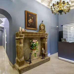 Gcf Luxury Suites, Pensión